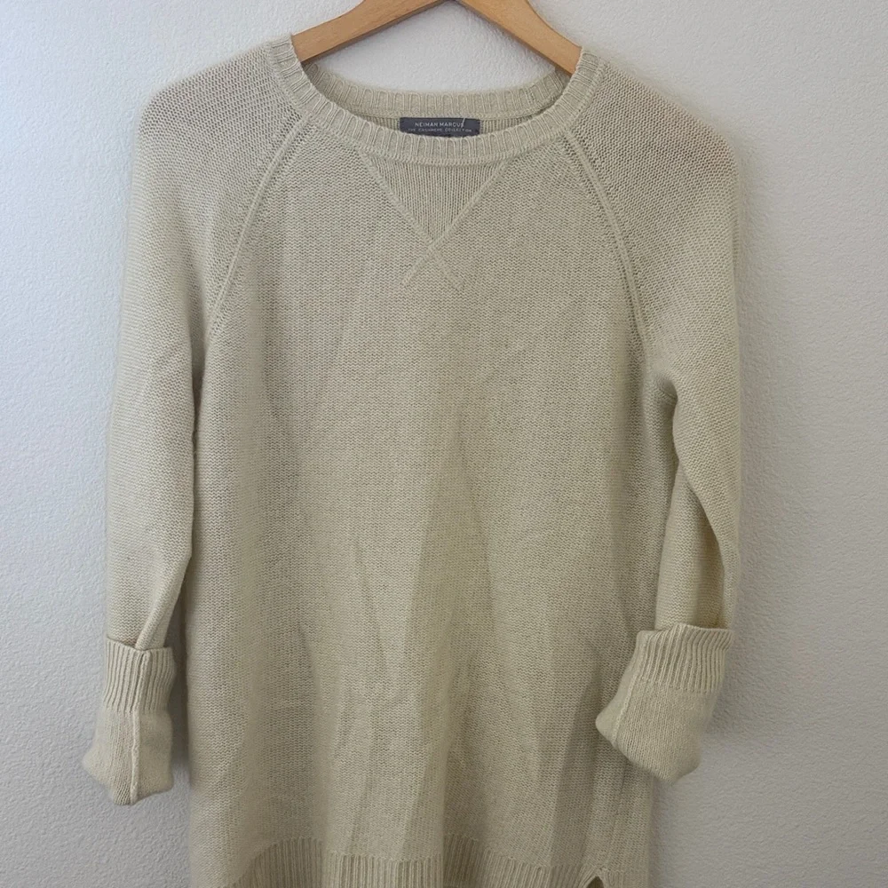 Neiman Marcus Cream Sweater - Picture 1 of 4
